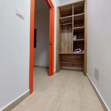 Villa Shtepia Ne Pyll *