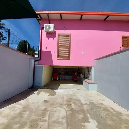 Shtepia Ne Pyll Villa